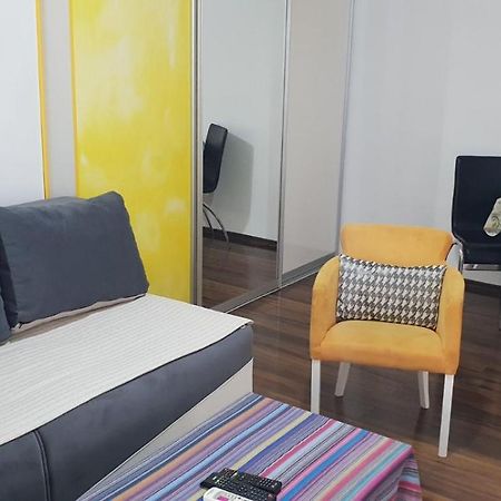 Yellow Apartment, Central بودغوريتْسا المظهر الخارجي الصورة