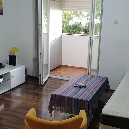 Yellow Apartment, Central بودغوريتْسا المظهر الخارجي الصورة