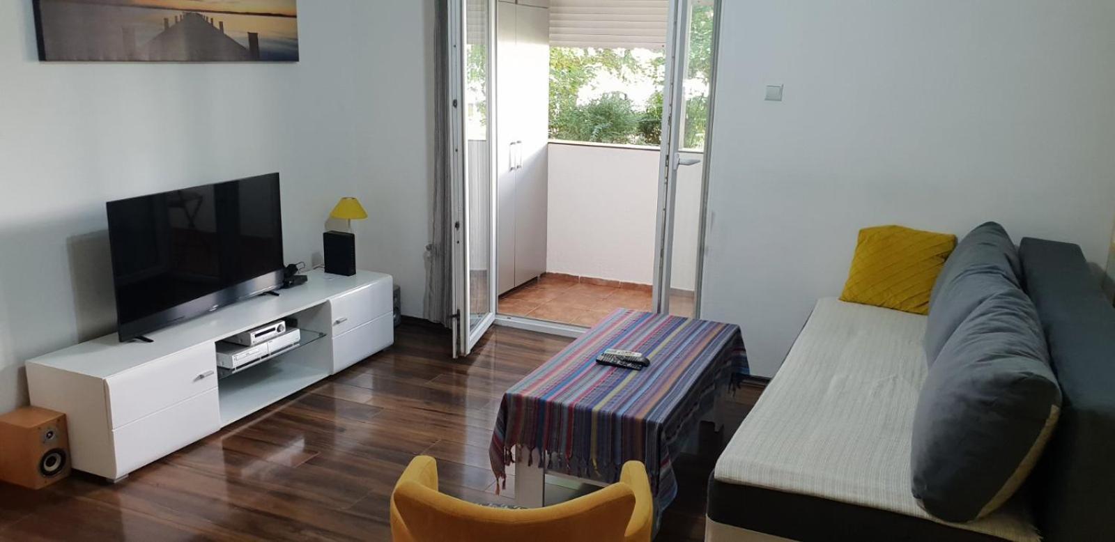Yellow Apartment, Central بودغوريتْسا المظهر الخارجي الصورة