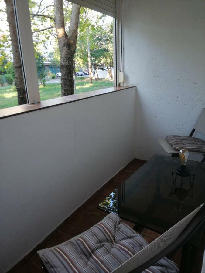 Yellow Apartment, Central بودغوريتْسا المظهر الخارجي الصورة